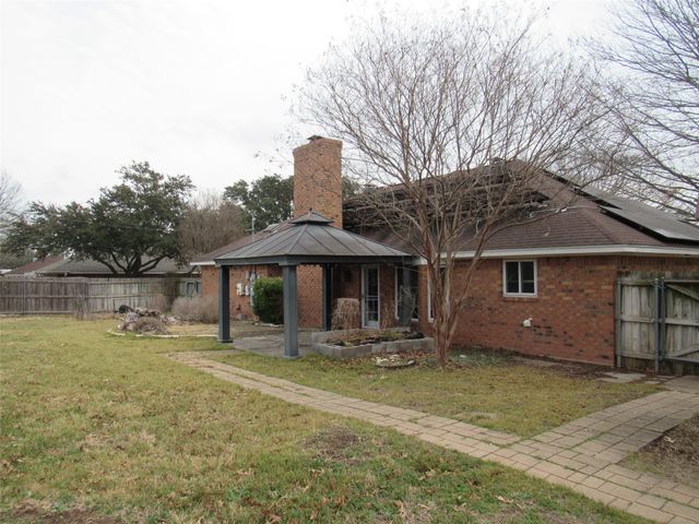 812 Regina Drive, Hewitt, TX 76643