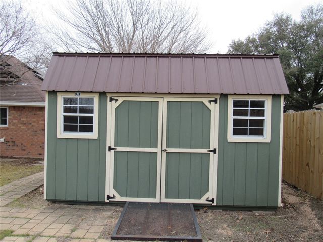 812 Regina Drive, Hewitt, TX 76643