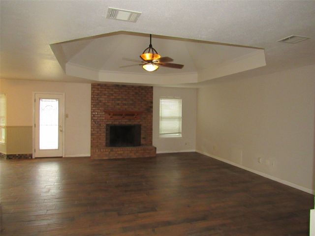 812 Regina Drive, Hewitt, TX 76643