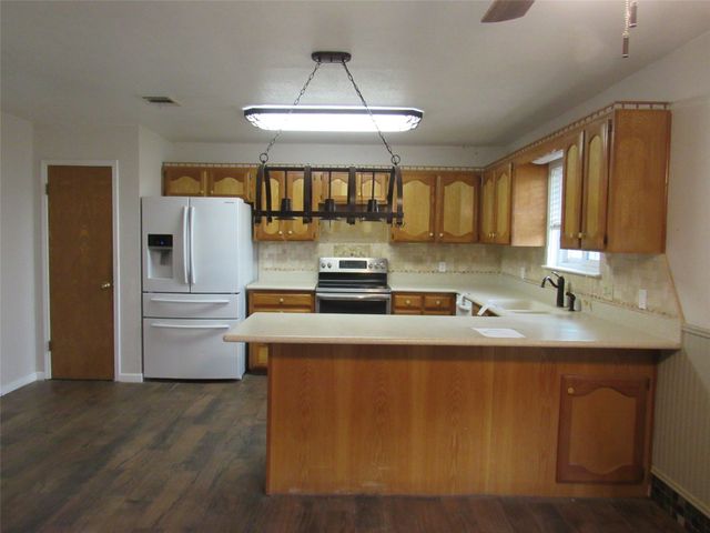 812 Regina Drive, Hewitt, TX 76643