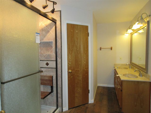 812 Regina Drive, Hewitt, TX 76643