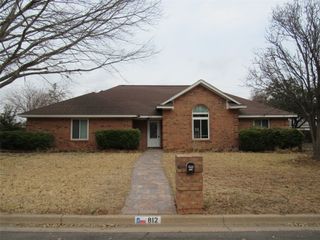812 Regina Drive, Hewitt, TX 76643