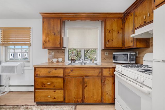 45 E Street, Bristol, RI 02809