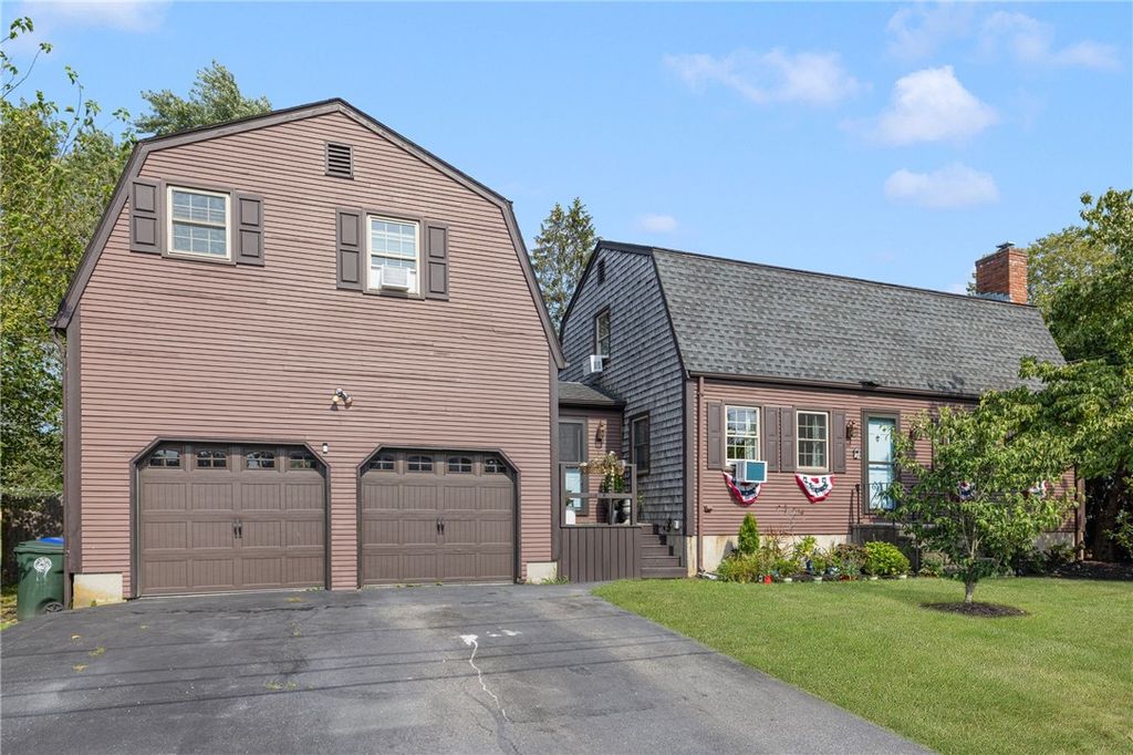 45 E Street, Bristol, RI 02809