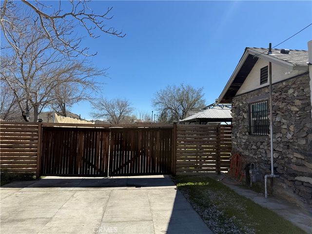 15763 Cottonwood, Victorville, CA 92395