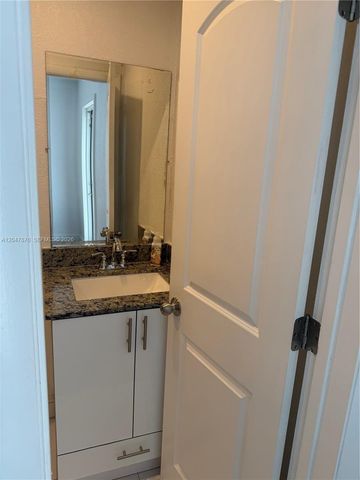 7525 Roosevelt St, Hollywood, FL 33024