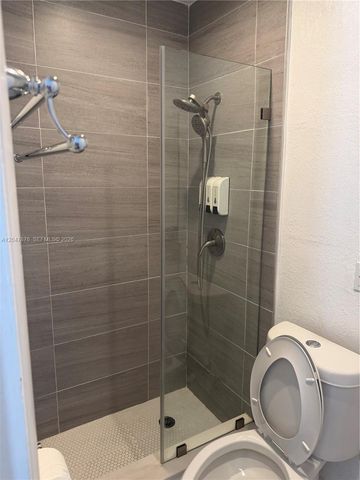 7525 Roosevelt St, Hollywood, FL 33024