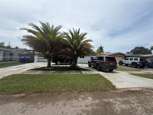 7525 Roosevelt St, Hollywood, FL 33024