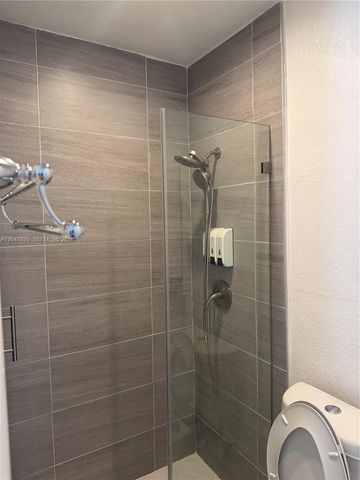 7525 Roosevelt St, Hollywood, FL 33024