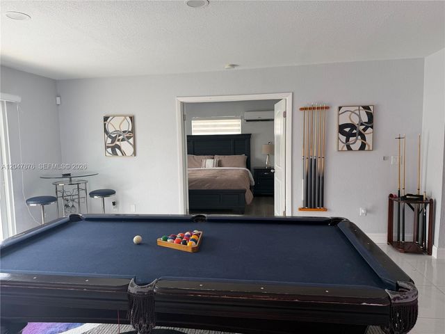 7525 Roosevelt St, Hollywood, FL 33024