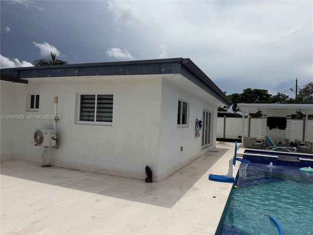 7525 Roosevelt St, Hollywood, FL 33024