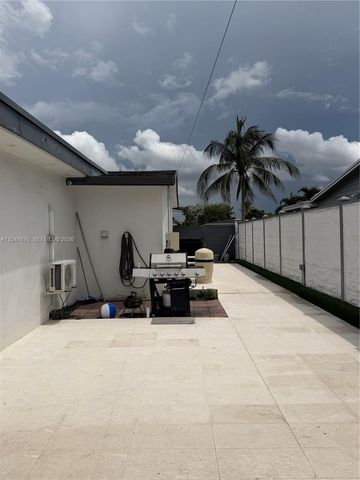 7525 Roosevelt St, Hollywood, FL 33024