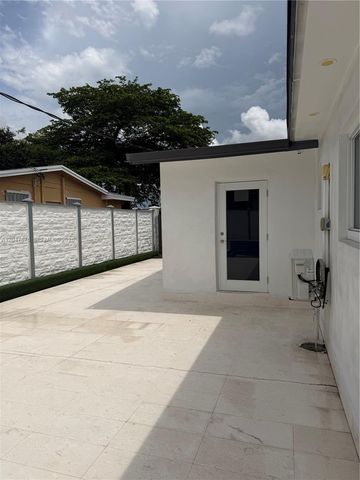 7525 Roosevelt St, Hollywood, FL 33024