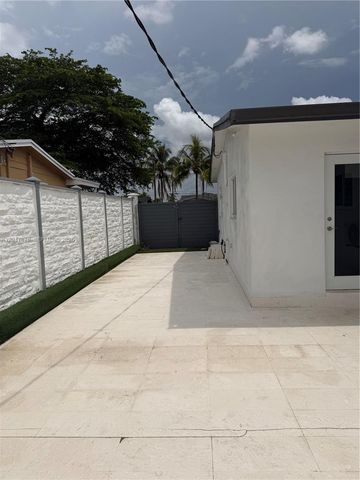7525 Roosevelt St, Hollywood, FL 33024