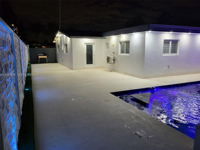 7525 Roosevelt St, Hollywood, FL 33024