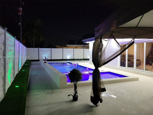 7525 Roosevelt St, Hollywood, FL 33024
