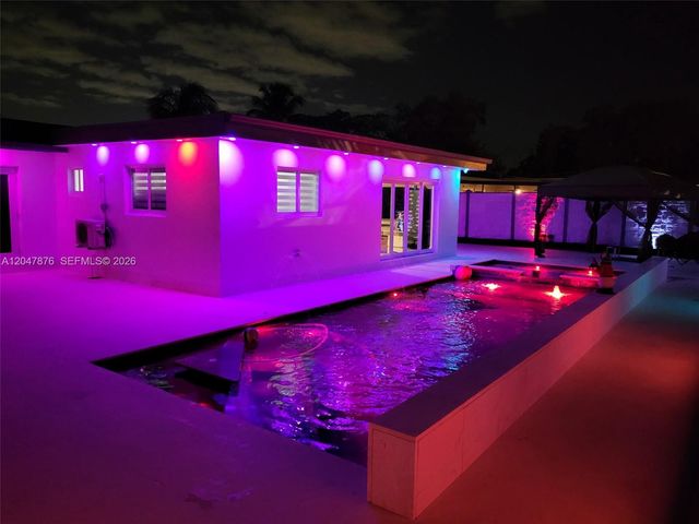 7525 Roosevelt St, Hollywood, FL 33024
