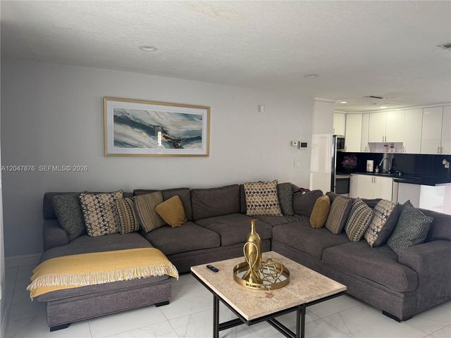7525 Roosevelt St, Hollywood, FL 33024