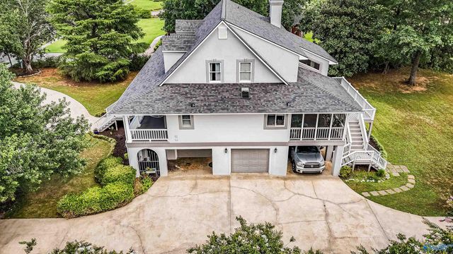 471 Plantation Pointe Road, Scottsboro, AL 35768