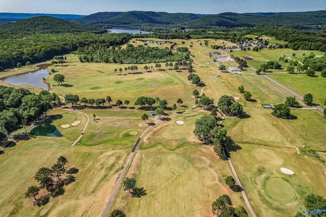 471 Plantation Pointe Road, Scottsboro, AL 35768