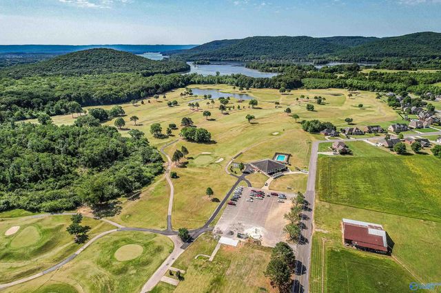 471 Plantation Pointe Road, Scottsboro, AL 35768