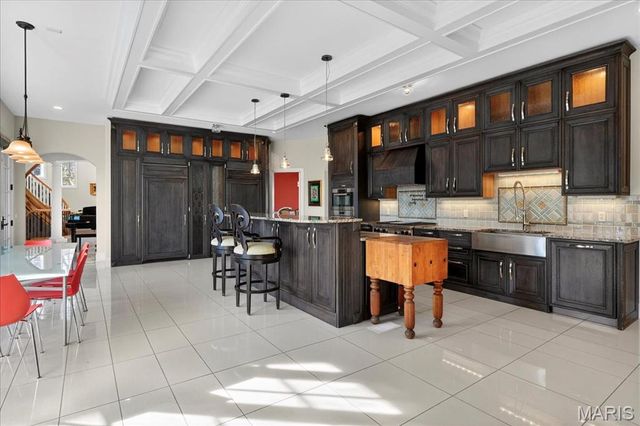 9998 Litzsinger Road, Ladue, MO 63124