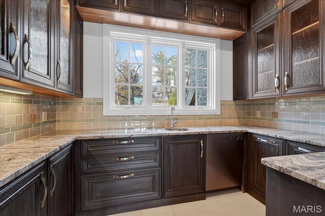 9998 Litzsinger Road, Ladue, MO 63124