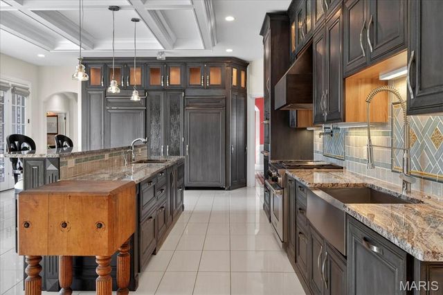 9998 Litzsinger Road, Ladue, MO 63124