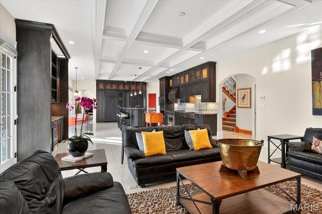 9998 Litzsinger Road, Ladue, MO 63124