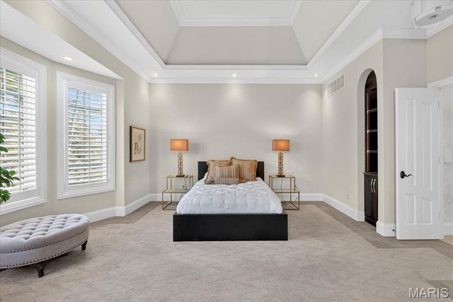 9998 Litzsinger Road, Ladue, MO 63124