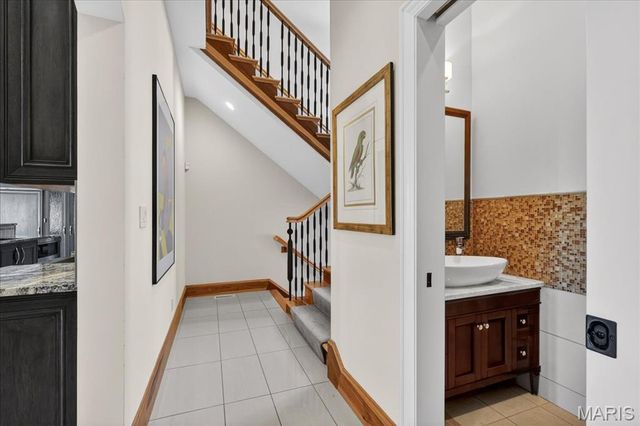 9998 Litzsinger Road, Ladue, MO 63124