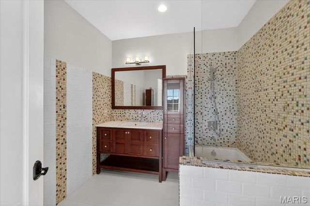 9998 Litzsinger Road, Ladue, MO 63124