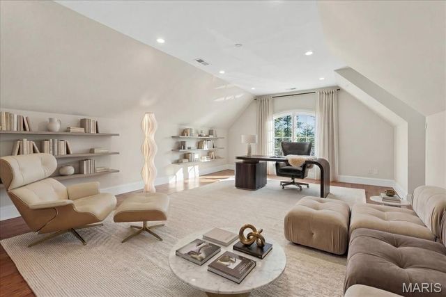 9998 Litzsinger Road, Ladue, MO 63124