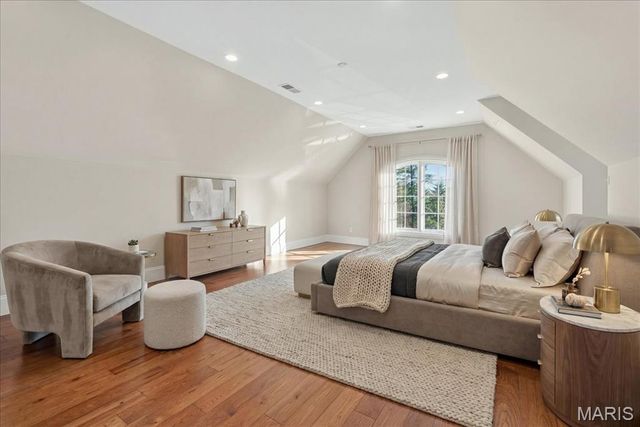 9998 Litzsinger Road, Ladue, MO 63124