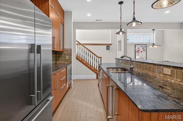9998 Litzsinger Road, Ladue, MO 63124