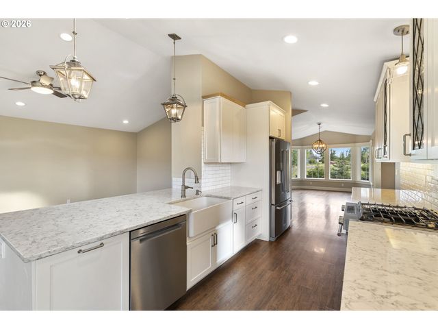 2043 Ne CHEHALEM Dr, Newberg, OR 97132