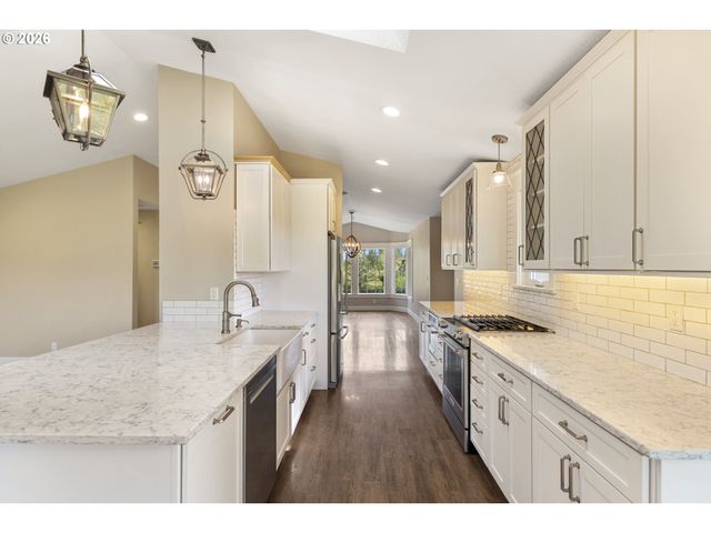 2043 Ne CHEHALEM Dr, Newberg, OR 97132