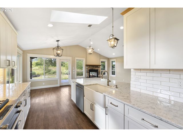 2043 Ne CHEHALEM Dr, Newberg, OR 97132