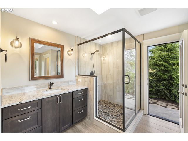 2043 Ne CHEHALEM Dr, Newberg, OR 97132