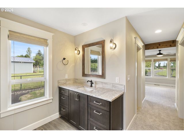 2043 Ne CHEHALEM Dr, Newberg, OR 97132