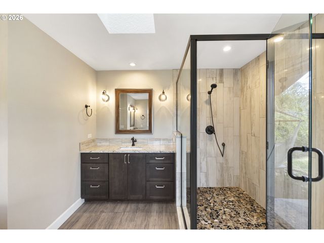 2043 Ne CHEHALEM Dr, Newberg, OR 97132
