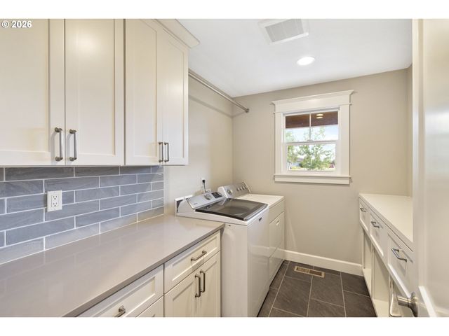 2043 Ne CHEHALEM Dr, Newberg, OR 97132