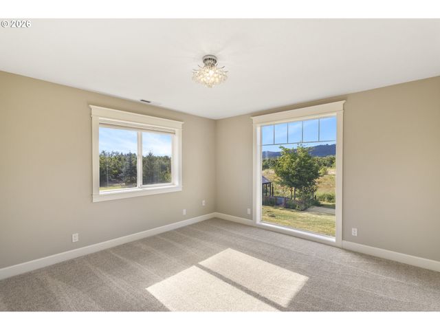 2043 Ne CHEHALEM Dr, Newberg, OR 97132