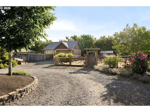 2043 Ne CHEHALEM Dr, Newberg, OR 97132