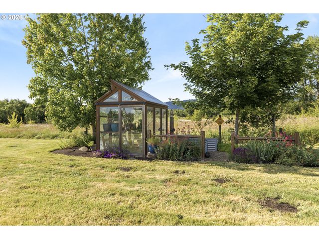 2043 Ne CHEHALEM Dr, Newberg, OR 97132
