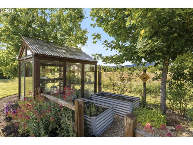 2043 Ne CHEHALEM Dr, Newberg, OR 97132