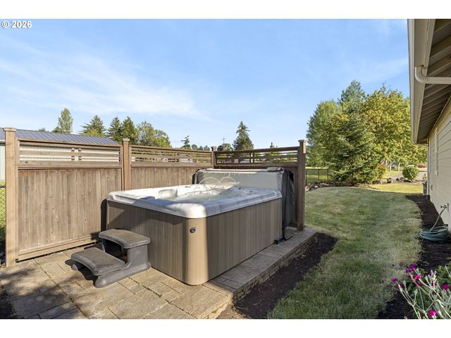 2043 Ne CHEHALEM Dr, Newberg, OR 97132
