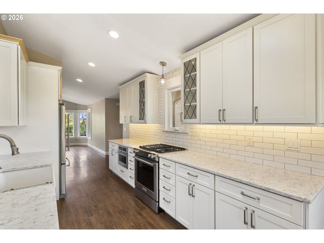 2043 Ne CHEHALEM Dr, Newberg, OR 97132
