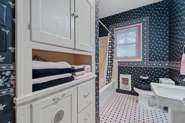 1709 W Lake DR, Taylor, TX 76574