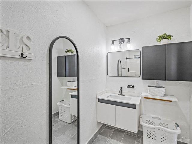 124 E Ester Street, Edcouch, TX 78538